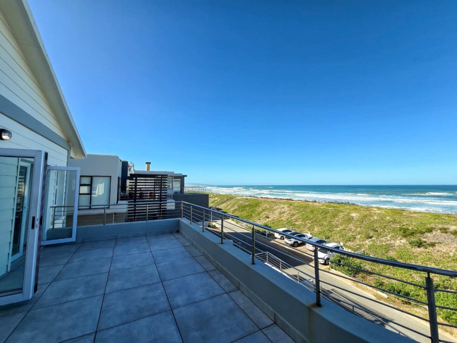 4 Bedroom Property for Sale in Stilbaai Oos Western Cape